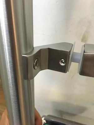 Diseño moderno puerta de vidrio templado mango de tira con acero inoxidable y acabado de lija