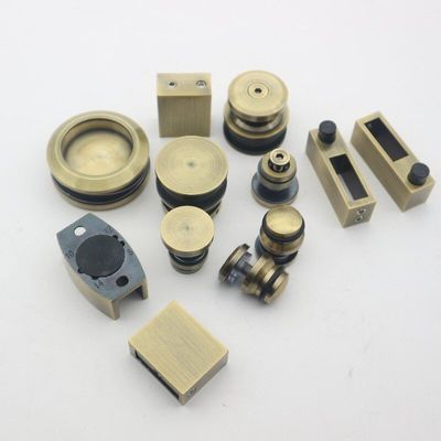 Sistema de puertas correderas SS304 sin marco con rodillos de oro polaco y estilo de diseño sin marco