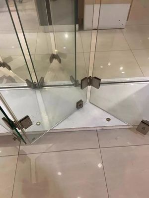 Acero de aleación de zinc Hardware deslizante Plegable Sistemas de acristalamiento sin marco Puerta doble interior