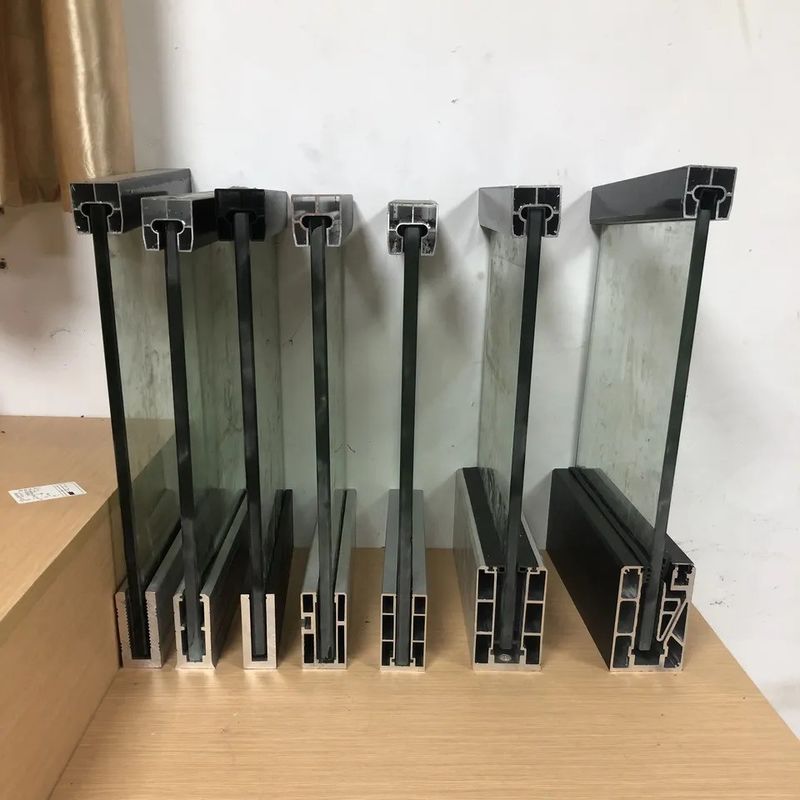 Otros materiales de bandejas de aluminio en forma de U para barandillas de vidrio y barandillas de balcón