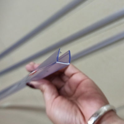 Buen precio Estripa de sello de silicona de ducha para puerta de vidrio de 120 pulgadas Prevenir fugas y detener el daño por agua en línea